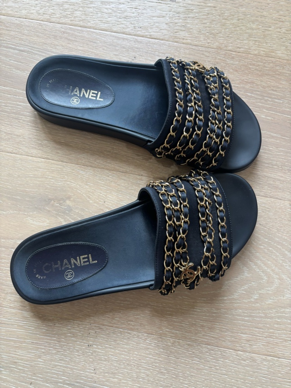 CHANEL Navy Sandal w/ Gold Chain Hardware - Picture 3 of 8